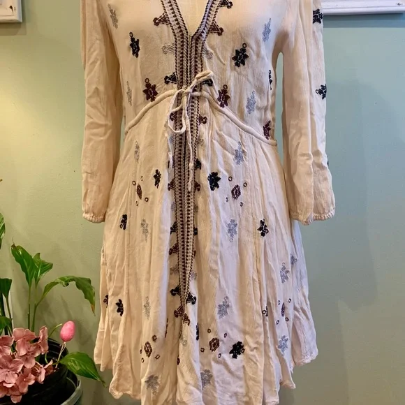 Free People Stargazer Embroidered Peasant Mini Dress. Sz Small. - Picture 3 of 7